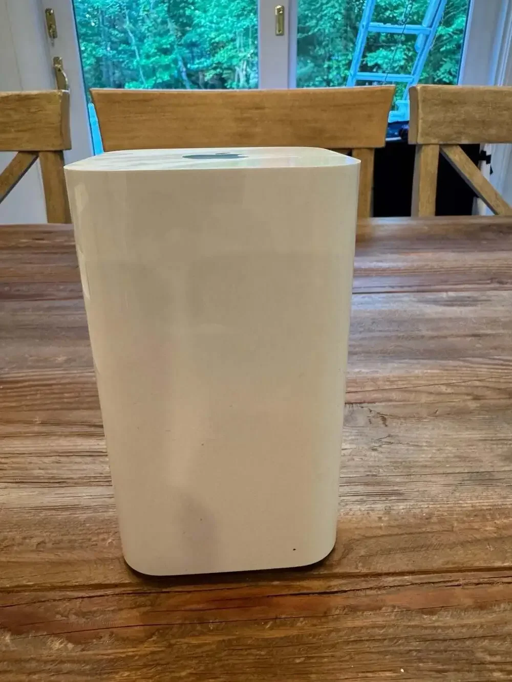 Apple AirPort Extreme 802.11ac Wi-Fi Base Station Model A1521